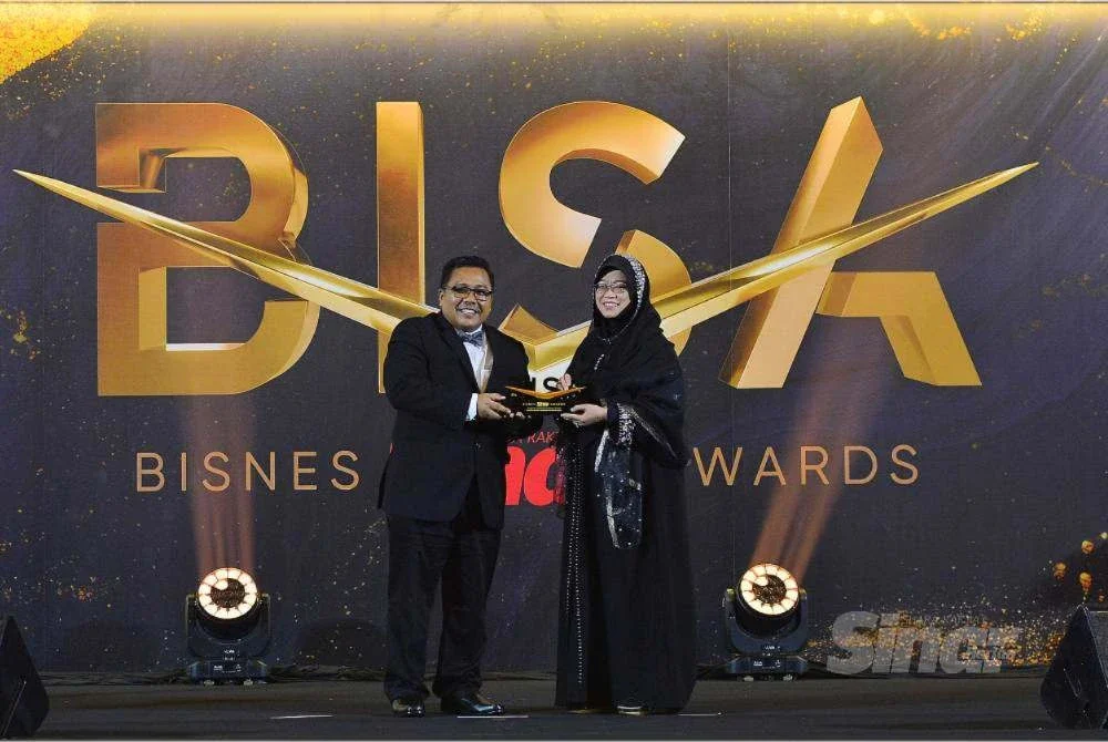 Dr Khamsiah ketika menerima Anugerah Hospitaliti Premium Wanita di BISA 2026 yang berlangsung di Hotel Royale Chulan Damansara, di sini pada Rabu. FOTO SINAR HARIAN/ MOHD HALIM ABDUL WAHID.