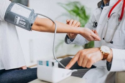 Cadangan pelarasan perbelanjaan kerajaan terhadap sektor kesihatan mencetuskan kebimbangan terhadap kualiti perkhidmatan dan beban sistem kesihatan awam. - Gambar hiasan