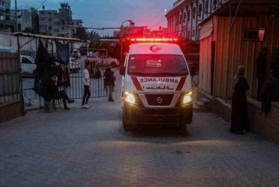 Anak kepada pemimpin Hamas, Khalil al-Hayya cedera parah dalam serangan udara Israel di Bandar Gaza.