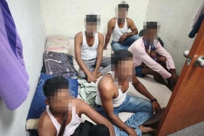 Antara migran warga Bangladesh yang ditahan dalam serbuan di sebuah rumah di Petaling Jaya Selasa lalu. Foto JIM