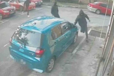 Tiga lelaki bertutup muka jadi buruan polis selepas cubaan samun premis pajak gadai di Puchong Prima. Foto tular