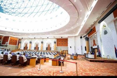 Sidang Dewan Undangan (DUN) Johor pada Khamis meluluskan Rang Undang-undang (RUU) Pindaan Perlembagaan mengenai lantikan lima Ahli Dewan Undangan (ADUN) Lantikan.