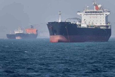 Tentera AS pada pagi Rabu menyerang dan melumpuhkan sebuah kapal tangki minyak tanpa muatan berbendera Iran yang belayar menuju ke sebuah pelabuhan Iran. 