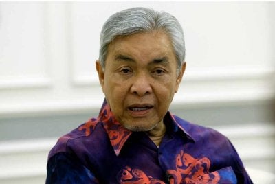 Timbalan Perdana Menteri, Datuk Seri Dr Ahmad Zahid Hamidi merangkap Menteri Kemajuan Desa dan Wilayah ditemubual media di Pusat Dagangan Dunia Kuala Lumpur (WTCKL), hari ini. Foto Bernama