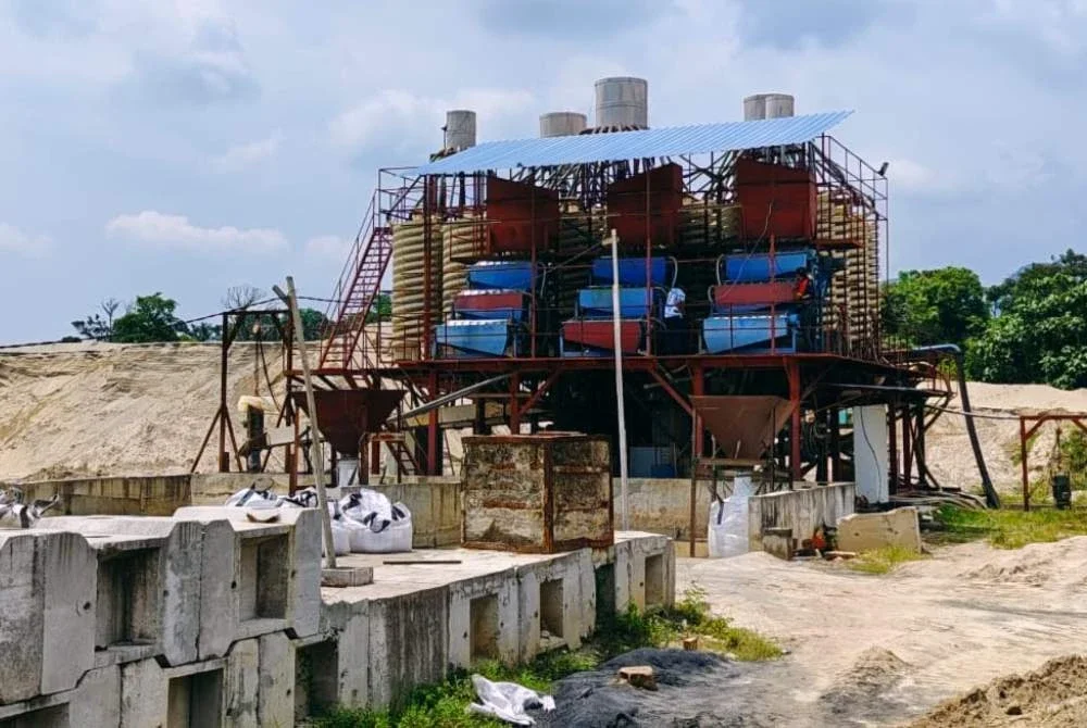 Rampasan pelbagai mesin, jentera dan peralatan memproses pasir silika selain longgokan pasir dianggarkan seberat 5,000 tan dengan nilai keseluruhan RM7.25 juta.