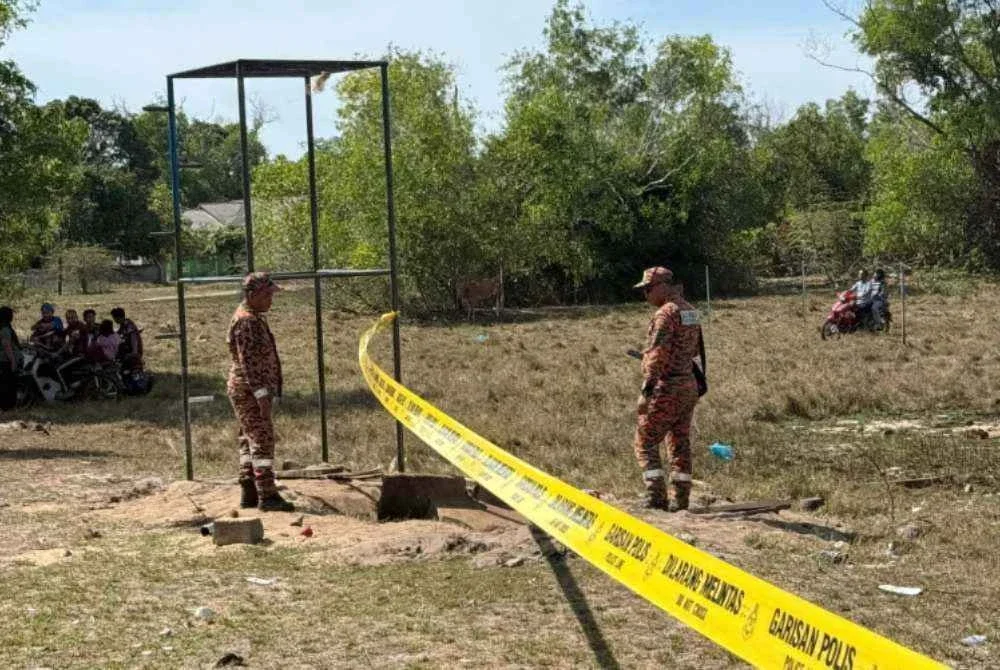 Anggota BBP Tok Bali sedang memantau kawasan dimana kejadian terbabit telah berlaku. Foto JBPM