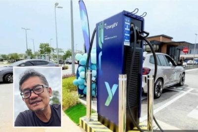 Dasar baharu import kenderaan elektrik (EV) sepenuhnya import (CBU) yang diperkenalkan MITI dikhuatiri menjejaskan akses rakyat kepada EV mampu milik. Gambar kecil: Hezeri Samsuri