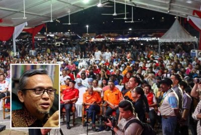 Ceramah Perdana PH di Paroi, Negeri Sembilan pada Selasa. Gambar kecil: Profesor Madya Dr Mohd Azhar Abd Hamid
