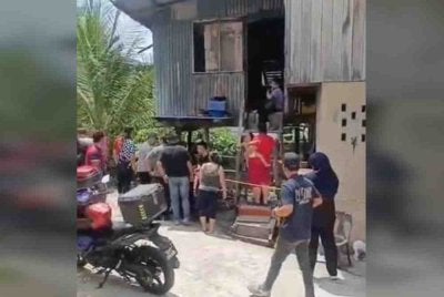 Seorang remaja perempuan dikelar sehingga parah di bahagian leher dalam kejadian di Kampung Tuntuluk Nosoob, pada tengah hari Khamis.