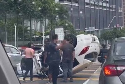 Gambar tular kemalangan membabitkan tiga kenderaan di Wangsa Maju, Kuala Lumpur pada Khamis.