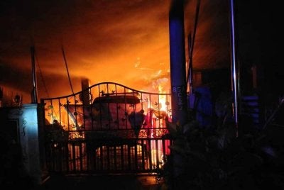 Keadaan rumah mangsa di Bandar Seri Astana, Sungai Petani yang terbakar pada Jumaat.