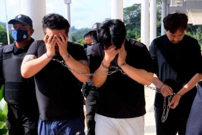 Tiga warga Korea Selatan dihadapkan ke Mahkamah Sesyen raub pada Jumaat atas pertuduhan menculik seorang lelaki di Genting Highlands pada 17 April lepas. 