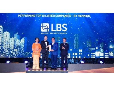 Timbalan Ketua Pegawai Eksekutif LBS, Lucas Lim menerima ‘Anugerah 10 Syarikat Berprestasi Tinggi’ daripada Menteri KPKT, Nga Kor Ming di Anugerah Kecemerlangan Hartanah 2026 baru-baru ini.
