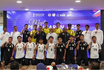 Barisan kejurulatihan dan pemain Sepak Takraw negara yang akan berjuang pada Kejohanan Piala Dunia Sepak Takraw 2026 pada Majlis Memperkenalkan Skuad Sepak Takraw Negara di Pusat Dagangan Dunia (WTC). - Foto: Bernama
