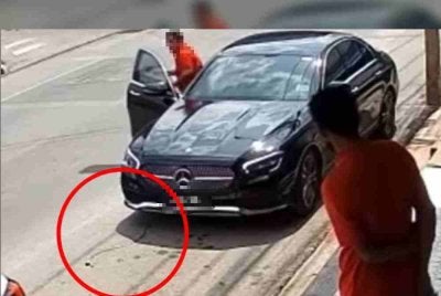 Seorang lelaki warga Malaysia dikenakan denda 3,000 baht (RM364) dan berkemungkinan disenarai hitam daripada memasuki Thailand selepas didakwa merosakkan kunci tayar milik polis trafik di Hatyai, wilayah Songkhla.