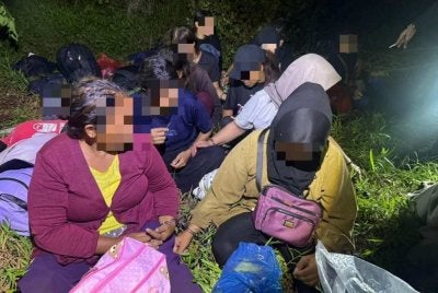 Antara PATI yang ditahan Imigresen di persisir pantai Telok Senangin Lumut Perak pada Khamis.