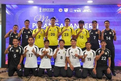 Barisan pemain yang akan berjuang pada Kejohanan Piala Dunia Sepak Takraw 2026 pada Majlis Memperkenalkan Skuad Sepak Takraw Negara di Pusat Dagangan Dunia (WTC) pada Khamis malam. FOTO: Bernama
