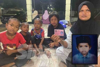 Nurul Anis menunjukkan gambar arwah anak sulungnya, Mohammad Yusof ketika ditemui di Unit Perubatan Forensik Hospital Tengku Anis di Pasir Puteh pada Sabtu. Foto SINAR HARIAN/HAZELEN LIANA KAMARUDIN