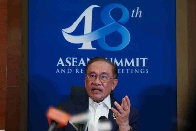 Anwar ketika bercakap dalam sidang media selepas menghadiri Sidang Kemuncak ASEAN ke-48 dan Mesyuarat Berkaitan yang berakhir pada Jumaat. Foto Bernama