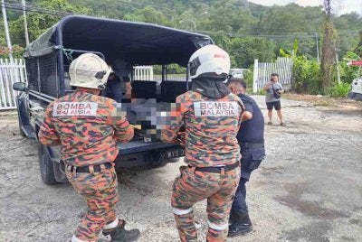 Mayat mangsa terkena renjatan elektrik diserahkan kepada pihak polis untuk tindakan selanjutnya.