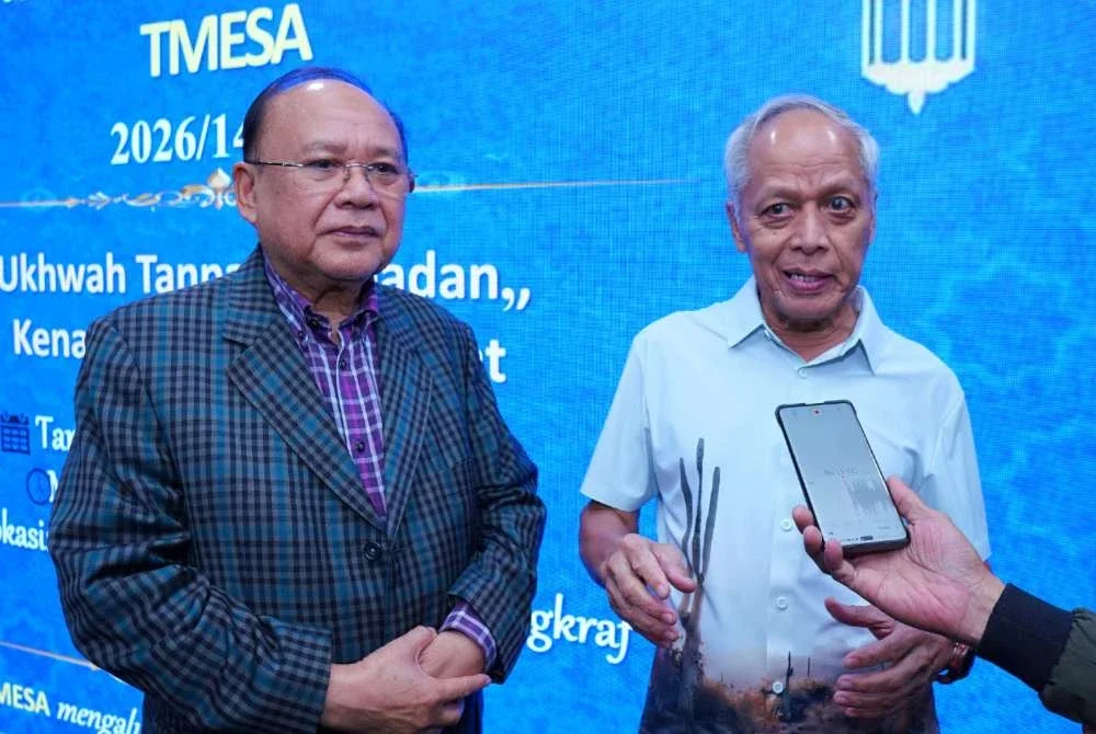 Muhammad Nasir (kanan) bersama Muhamad Fasri (kiri) ketika ditemui pemberita sempena program tersebut. Foto Sinar Harian/Mohd Halim Abdul Wahid