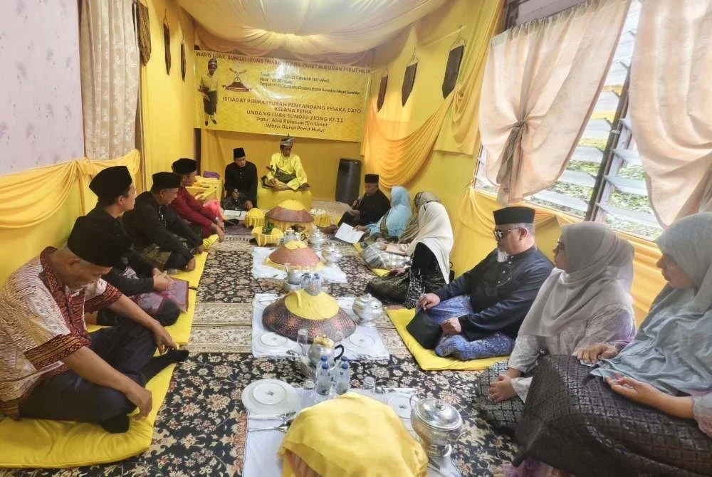 Majlis pemasyuran Abd Rahman sebagai penyandang Undang Luak Sungei Ujong yang baharu.