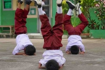 Aksi berkenaan menjadi tular dan diikuti oleh murid. Gambar hiasan Agensi