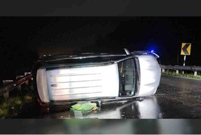 Seorang wanita warga emas maut dalam kemalangan di Kilometer 17.7 Jalan Sibu-Selangau, Lebuh Raya Pan Borneo. Foto Bomba Sarawak