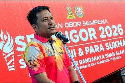 Mohd Najwan berucap ketika hadir ke Larian Obor Sempena Sukma XXll dan Para Sukma Selangor 2026 Peringkat Majlis Bandaraya Shah Alam di Dataran Kemerdekaan Shah Alam pada Ahad. Foto Bernama