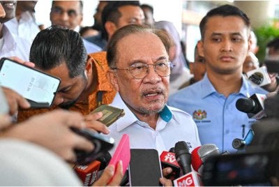 Anwar ketika sidang akhbar selepas Majlis Ramah Mesra Bersama Mahasiswa India di Universiti Malaya hari ini. - Foto: Bernama