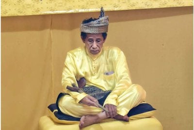 Abd Rahman diisytiharkan sebagai penyandang Datuk Klana Petra tersebut.