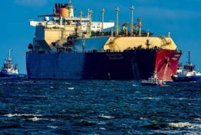 Kapal tangki LNG dari Qatar berjaya melalui Selat Hormuz menuju ke Teluk Oman dan kini dalam perjalanan ke Pakistan - Foto: Agensi