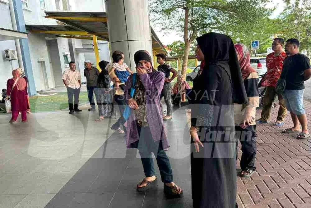 Antara ahli keluarga yang hadir memenuhi pekarangan hospital. FOTO SINAR HARIAN - ADILA SHARINNI WAHID