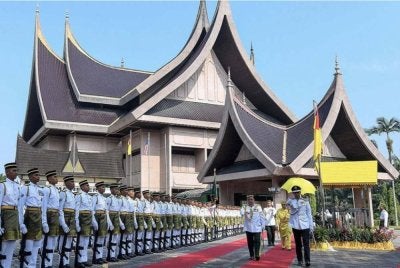 Negeri Sembilan unik kerana mengamalkan sistem Adat Perpatih yang berasal daripada masyarakat Minangkabau di Sumatera Barat dan berkembang di Negeri Sembilan sejak ratusan tahun dahulu.
