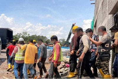 Seramai 44 pekerja pembinaan warga asing ditahan dalam Op Sapu. Foto JIM