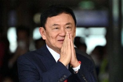 Bekas Perdana Menteri Thailand, Thaksin Shinawatra dibebaskan secara parol dari penjara pada Isnin