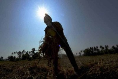 Fenomena jerebu setempat dan rentas sempadan juga boleh berlaku sekiranya aktiviti pembakaran terbuka tidak dikawal. Foto hiasan