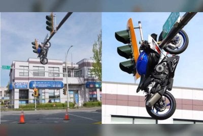 Keadaan motosikal yang tergantung di palang lampu isyarat. Foto Agensi