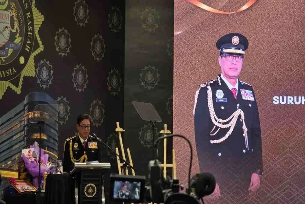 Azam ketika berucap pada Majlis Penghargaan Khas pada Selasa.