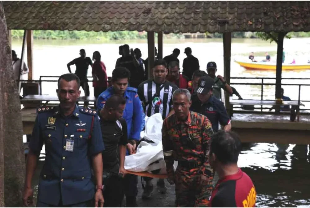 Mayat mangsa ditemui berada berdekatan oleh Pasukan Penyelamat di Air (PPDA) pada kedalaman empat meter dan kedudukan 20 meter dari lokasi kejadian.