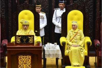 Yang di-Pertuan Besar Negeri Sembilan, Tuanku Muhriz Tuanku Munawir pada Perasmian Persidangan Pertama Penggal Keempat DUN Negeri Sembilan Ke-15 pada April lepas. Foto Bernama