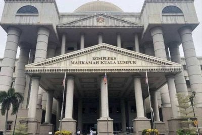 Dua warga emas mengaku tidak bersalah di Mahkamah Majistret atas satu pertuduhan menyebabkan kematian seorang wanita ketika menjalankan prosedur menggugurkan kandungan dua tahun lalu.