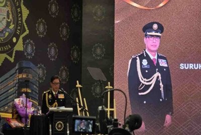 Azam ketika berucap pada Majlis Penghargaan Khas pada Selasa. 