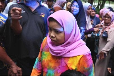 ​Ibu mangsa, Suria Sulong, 34, yang juga merupakan seorang ibu tunggal tidak mengetahui pemergian dua anaknya. 
