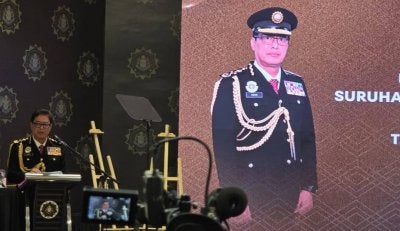 Azam ketika menyampaikan ucapannya pada Majlis Penghargaan Khas di Ibu Pejabat SPRM Putrajaya pada Selasa.