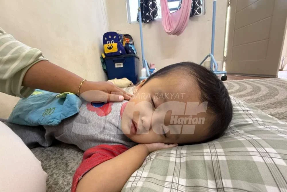 Kini keadaan Anggun yang kini seberat 11.7 kilogram dengan ukuran lilit kepala mencecah 59sm memerlukan penjagaan penuh. Foto Sinar Harian
