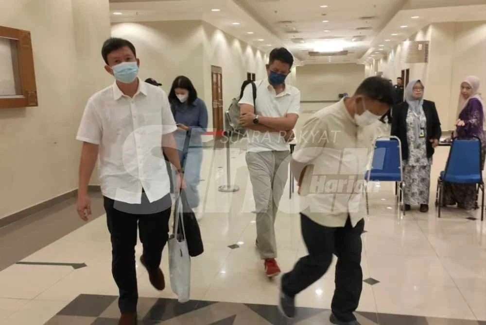 Tertuduh keluar dari Mahkamah Sesyen Kuantan pada Rabu selepas dituduh menyeleweng diesel bersubsidi.