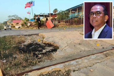Keadaan di lokasi kejadian letupan dron di Unifil HQ Naqoura pada Selasa. - Gambar kecil (Khaled Nordin)