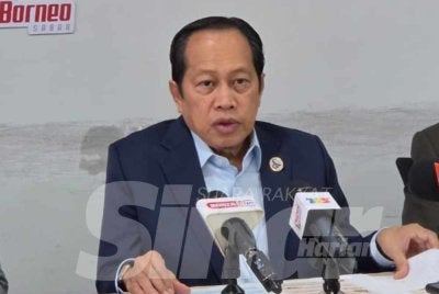 Ahmad ketika sidang media di Wisma Pan Borneo, Putatan pada Rabu.