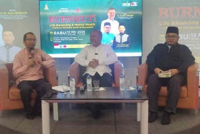 Agus (tengah) pada Program BURNOUT! Life Balancing and Mental Health (Panduan Daripada Surah al-Muzammil) di Dewan Serbaguna PPAS, Shah Alam pada Rabu.